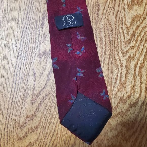 Vtg Fendi FF Wine Red Burgundy Butterfly Pattern Men's 100% Silk Tie Roma Italy - Picture 3 of 4